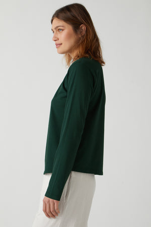 Vicente Tee in forest green side