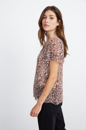 TRACIA SCOOP NECK PRINTED BLOUSE