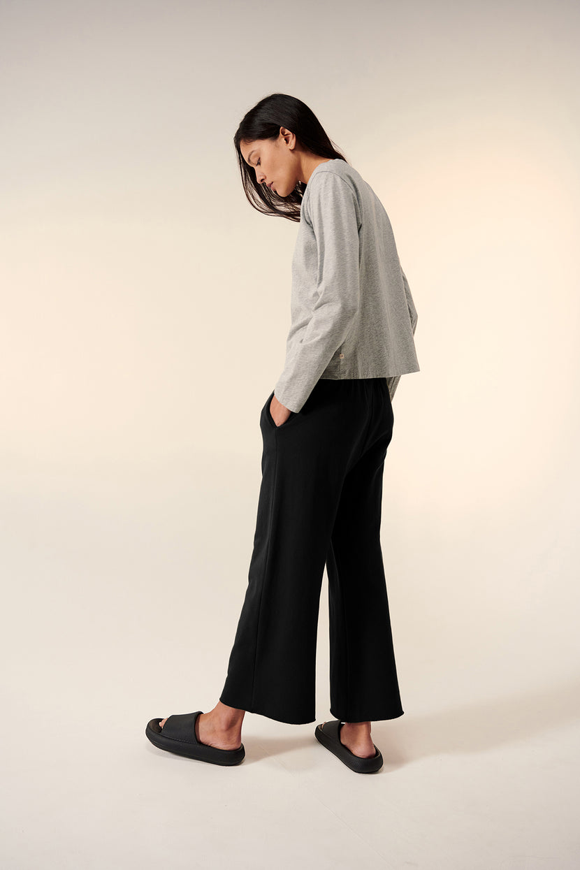 Vicente Tee Heather Gray with Montecito Sweatpant Black Side