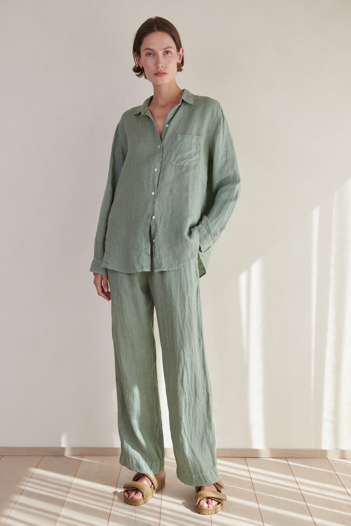 The model is wearing a green Velvet by Jenny Graham linen PICO PANT set.-26293120499905