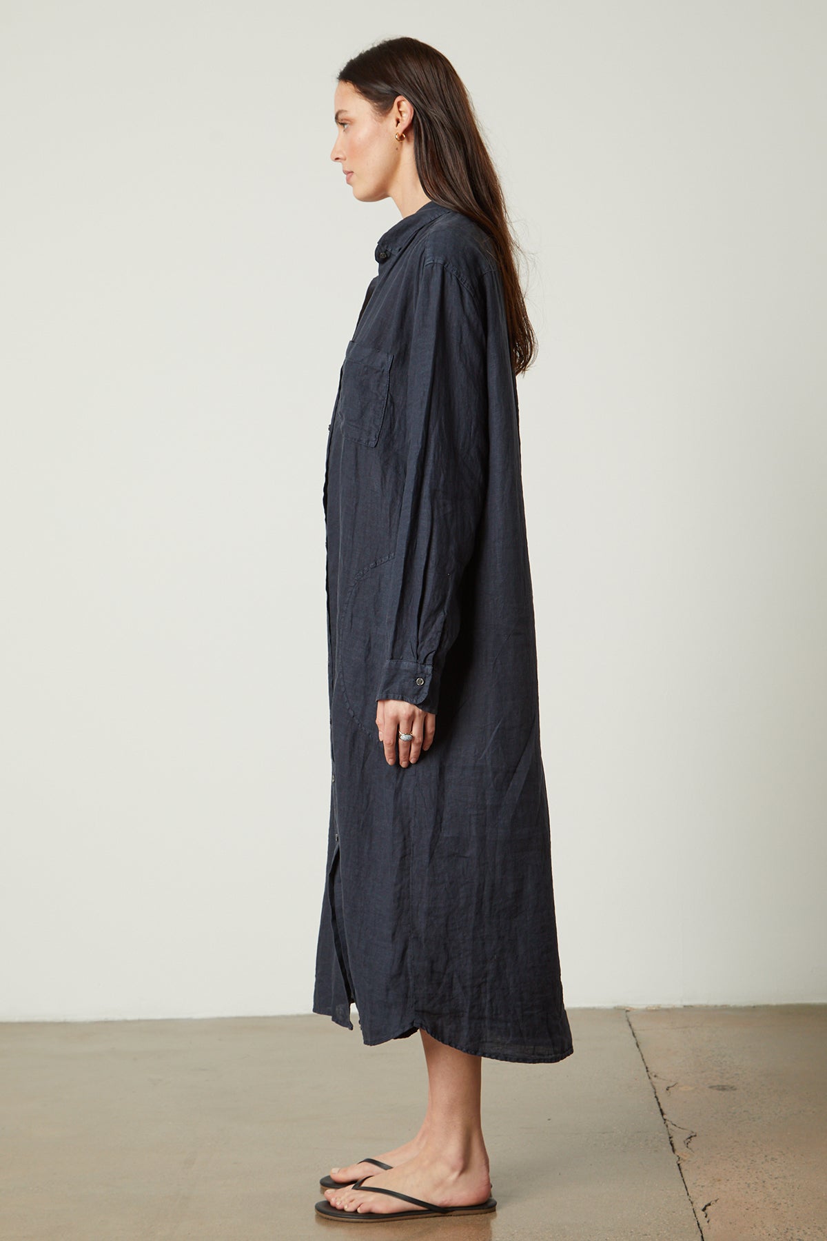 The model is wearing a JORA LINEN BUTTON-UP DRESS dress by Velvet by Graham & Spencer.-26143085658305