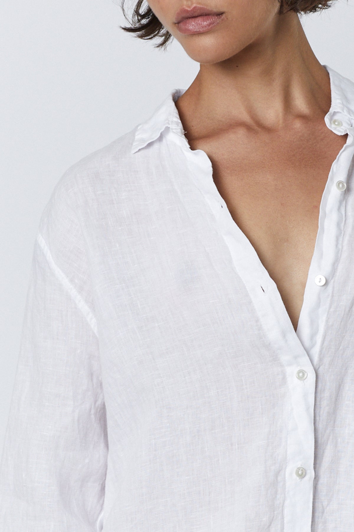   Mulholland Button Up Shirt in Linen White Front Detail 
