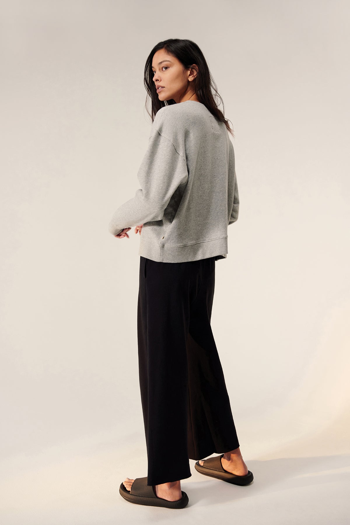 ynez sweatshirt heather grey back with montecito pant black-22853908758721